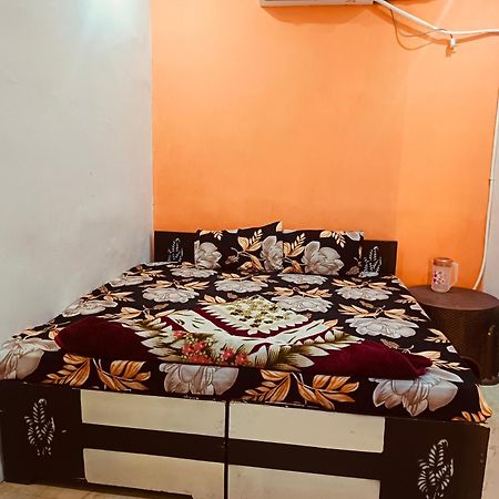 Jay Shree Radhey Home Stay 马图拉 外观 照片